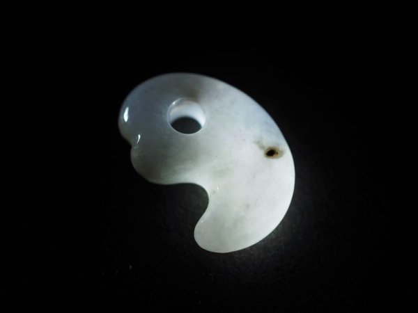 画像5: かわいい縄文ヒスイ勾玉（17mmサイズ・ラベンダーヒスイ製） (5)