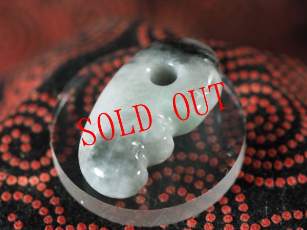 画像4: かわいい縄文ヒスイ勾玉（30mmサイズ・高砂貝塚モデル・三色ヒスイ製） (4)