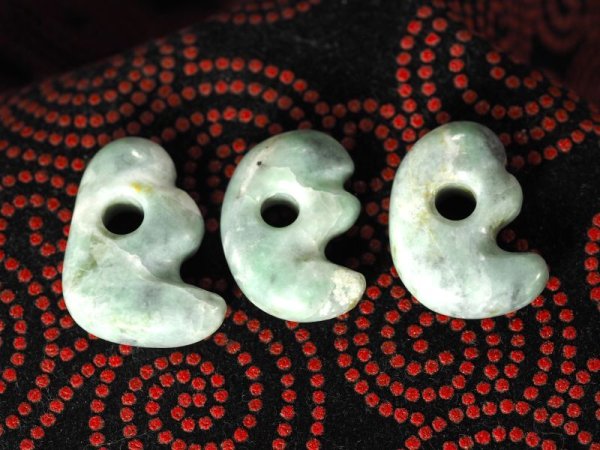 画像3: 縄文３兄弟ヒスイ勾玉（朝日山遺跡・高畑遺跡モデル・注文品） (3)