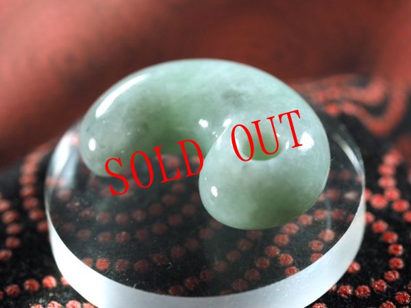 画像4: お年玉商品！ロウカン質ヒスイ　定形勾玉（24mmサイズ）希少なヒスイですので価格はお問い合わせください (4)