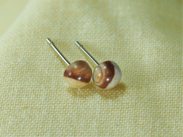 画像3: 「オム・マニ・ベメ・フム」・・・水滴みたいな薬石タッドピアス（対面販売限定参考品） (3)
