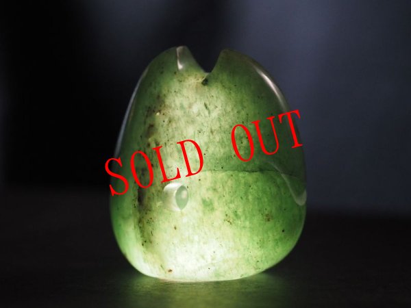 画像3: SAVE NOTO！うずまき線刻　縄文キャット石笛（インドヒスイ製・円柱孔・指孔つき・艶消し仕上げ） (3)