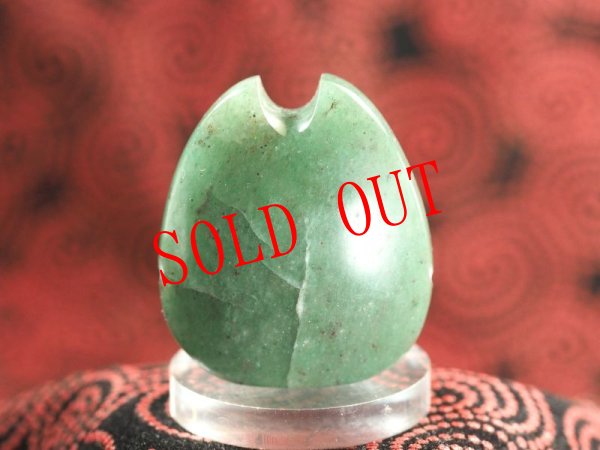 画像4: SAVE NOTO！うずまき線刻　縄文キャット石笛（インドヒスイ製・円柱孔・指孔つき・艶消し仕上げ） (4)