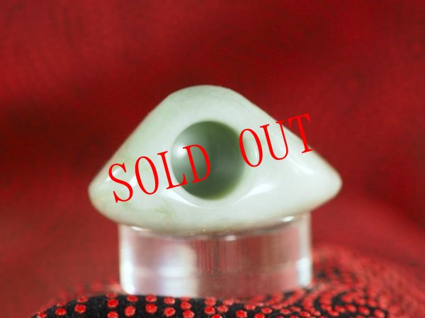 画像9: SAVE NOTO!！　Knobさん孔　らせん紋線刻ヒスイもどき石笛（半艶仕上げ・ペンダント仕様・ヒスイではありません！） (9)