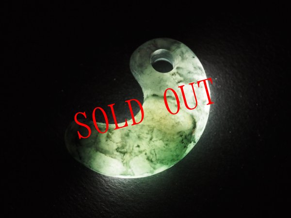 画像7: 「黒眞名井」　出雲大社の宝物　真名井の勾玉モデル（ヒスイ製・実物大の縦33mm・渾身の手研磨品！）売れました！ (7)