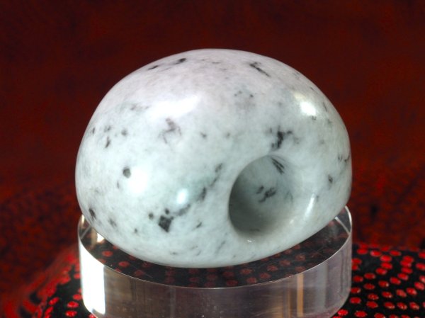 画像1: 三色ヒスイ石笛　（力強い円柱状孔・11mm孔・手バレル研磨機不使用の手研磨・半艶仕上げ） (1)