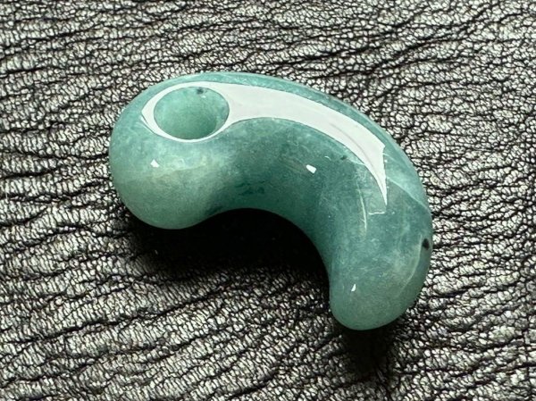 画像3: コバルトヒスイ支給・古墳時代前期モデル勾玉（原石支給注文品・バレル研磨機不使用） (3)