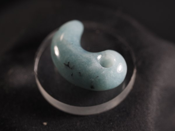 画像7: コバルトヒスイ支給・古墳時代前期モデル勾玉（原石支給注文品・バレル研磨機不使用） (7)