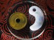 画像7: かわいいラベンダーヒスイ　古墳時代前期風デザイン勾玉（縦30mm・渾身の手研磨！バレル研磨機不使用品） (7)