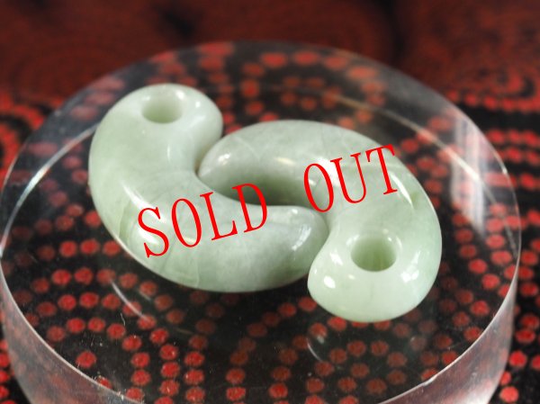 画像4: ペア勾玉「better falf」古墳時代前期モデル（縦21mm・渾身の手研磨ヒスイ製） (4)