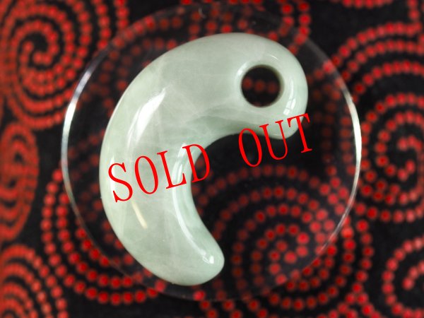 画像5: 出雲大社の宝物　眞名井の勾玉モデル（糸魚川ヒスイ製・実物大の縦34mm・バレル研磨機不使用の渾身の手研磨品！） (5)