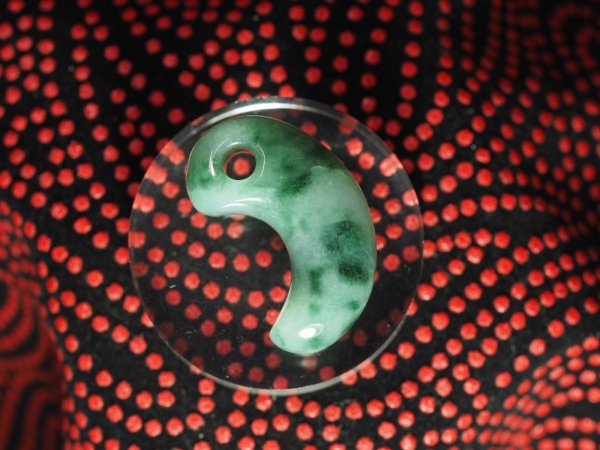 画像8: 超希少！　ロウカンヒスイ　古墳時代前期風デザイン勾玉（縦25mm・渾身の手研磨！バレル研磨機不使用品） (8)