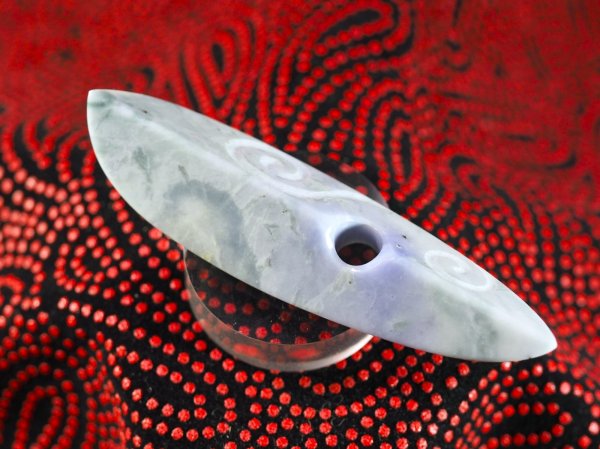 画像7: neo縄文・ラベンダーヒスイ線刻大珠風ペンダント（バレル研磨機不使用の渾身の手研磨！） (7)