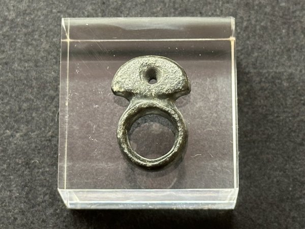 画像2: 長者ヶ原遺跡出土「指輪形石製品」複製・・・蛇紋岩製の遺物の複製はこちらから（参考品） (2)