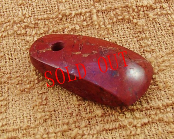 画像2: 赤碧玉製磨製石器型ペンダント (2)